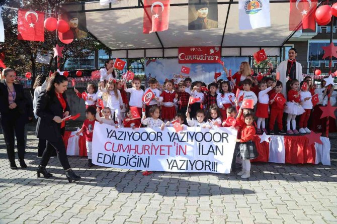 Miniklerin Cumhuriyet Coşkusu