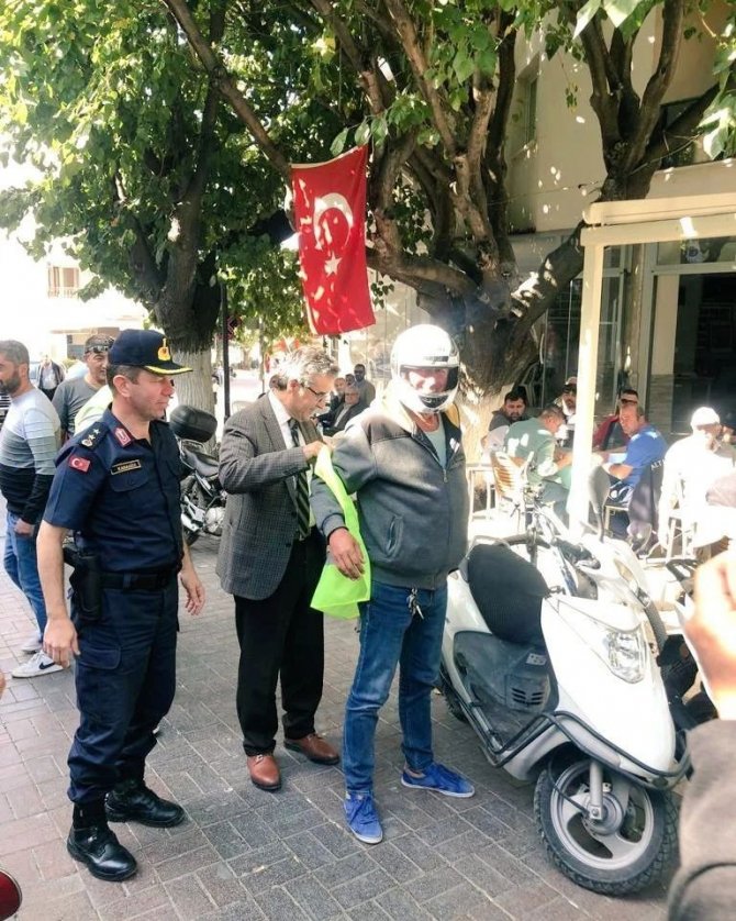 Kuşadası’nda “Reflektif Yelek Giy, Görünür Ol” Eğitimi Verildi