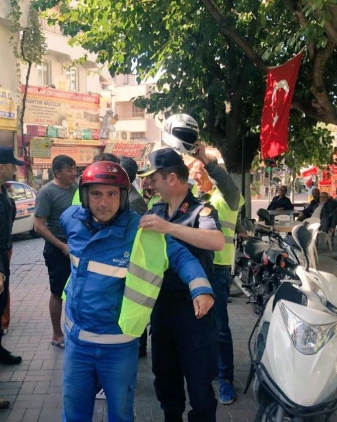 Kuşadası’nda “Reflektif Yelek Giy, Görünür Ol” Eğitimi Verildi