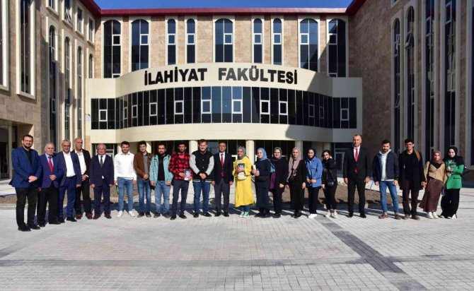 Baün Rektörü İ̇lter Kuş, İ̇lahiyat Fakültesinde