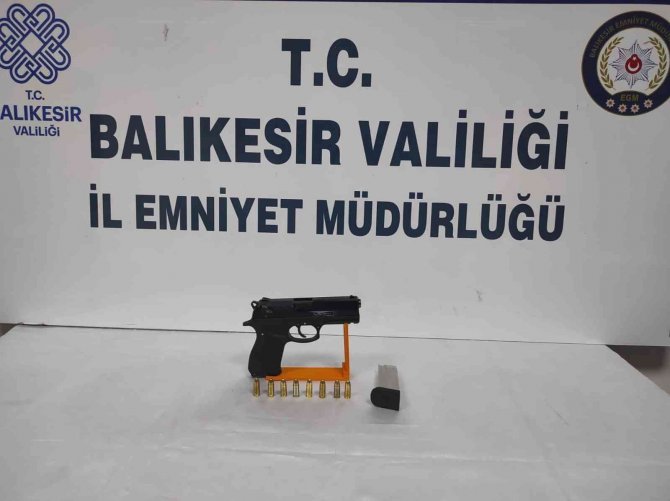 Balıkesir’de Polis 49 Aranan Şahsı Gözaltına Aldı
