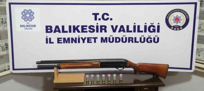 Balıkesir’de Polis 49 Aranan Şahsı Gözaltına Aldı