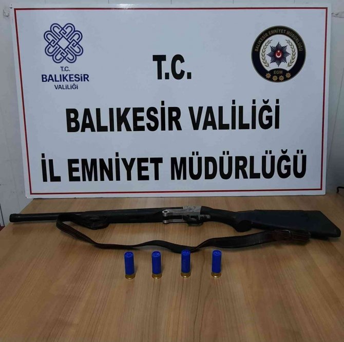 Balıkesir’de Polis 49 Aranan Şahsı Gözaltına Aldı