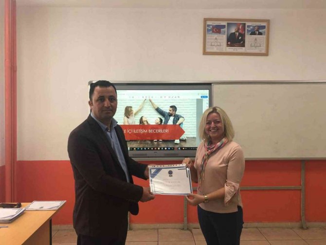 Burhaniye’de 185 Kişi Aile Okulu Eğitimini Tamamladı