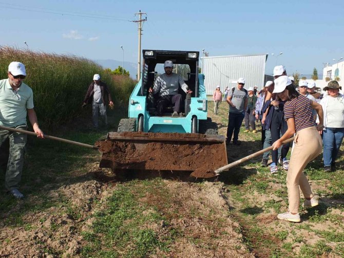 Dizi Oyuncusundan Girişimcisine, Çiftçi Olmak İçin Eğitim Alıyorlar