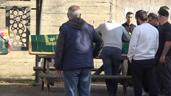 Pendik’te Eşi Tarafından Öldürülen Kadın Toprağa Verildi