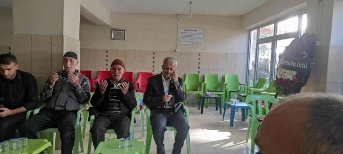 Cumhurbaşkanı Erdoğan Sason’daki Şehit Babası İle Telefonla Görüşerek Başsağlığında Bulundu