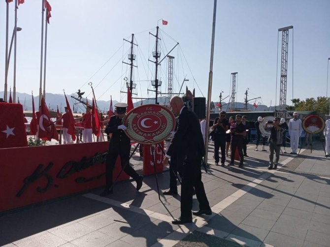 Marmaris’te Cumhuriyet Bayramı Dolayısıyla Atatürk Büstüne Çelenk Sunuldu