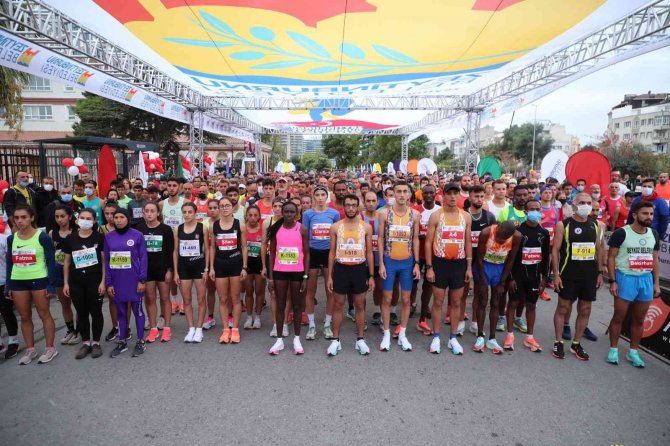 Zeytinburnu’nda Bin 242 Sporcu Cumhuriyet İçin Koşacak