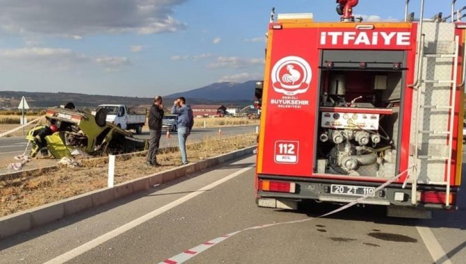 Kavşakta Otomobille Çarpışan Araç Takla Attı: 2 Yaralı