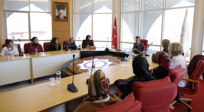 Dpü’nün “Anne Üniversitesi” Projesinde İlk Ders Verildi