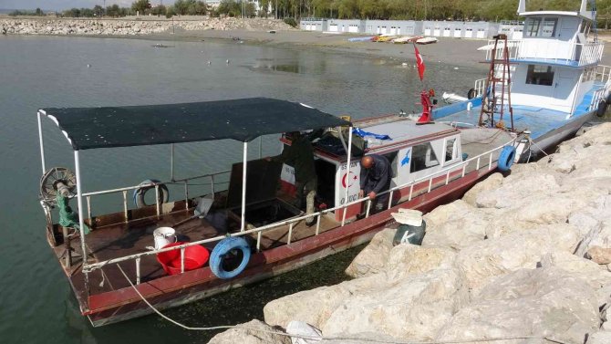 Van Gölü’nde Su Seviyesinin Azalması Balıkçıları Endişelendirdi