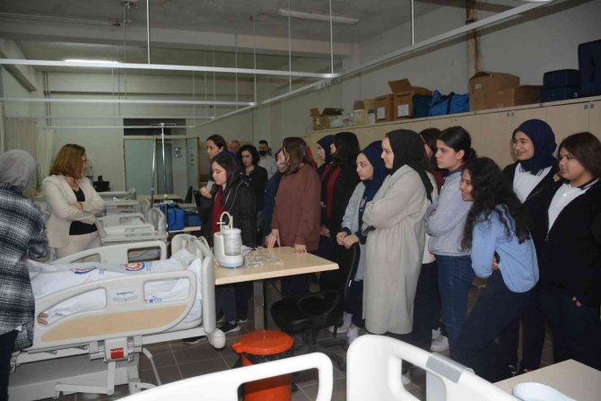 Gelecekte Gidecekleri Okulu Gezdiler