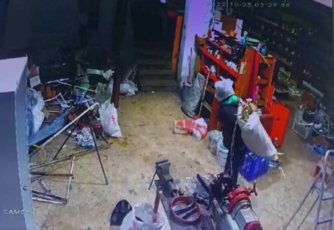 Acemi Hırsız Tanınmamak İçin Neler Yaptı Neler