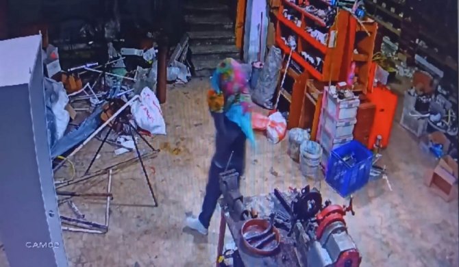 Acemi Hırsız Tanınmamak İçin Neler Yaptı Neler