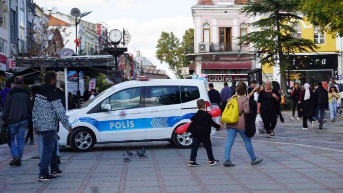 Polis Ekiplerinden Kalabalık Noktalarda Huzur Ve Güven Uygulaması