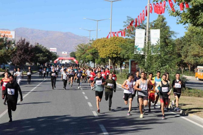 Erzincan’da Cumhuriyet Koşusu Yapıldı