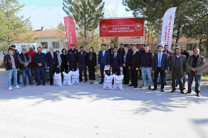 Eskişehir’de Çiftçilere Macar Fiği Tohumu Dağıtıldı