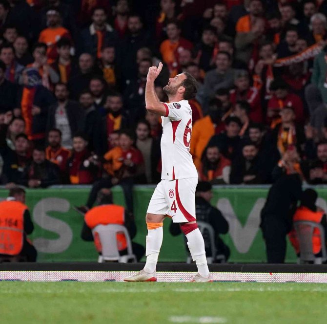 Juan Mata’nın İlk Gol Sevinci