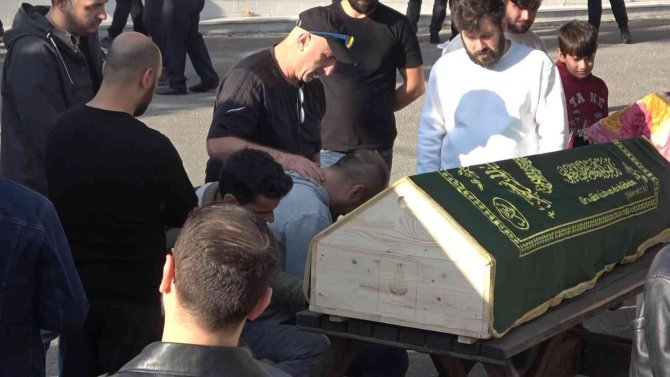 Pendik’te Eşi Tarafından Öldürülen Kadın Toprağa Verildi