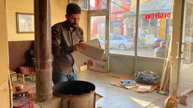 Yılın 6 Ayını Kar Altında Geçiren Karlıova’da, Sobalar Tütmeye Başladı