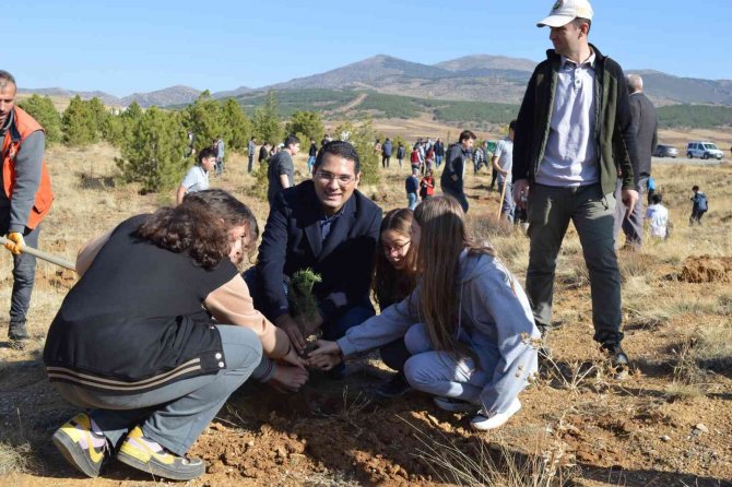 Hüyük’te Hatıra Ormanına İlçe Protokolü Fidan Dikti