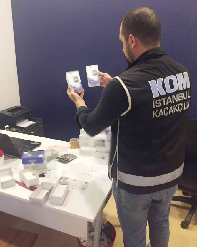 İ̇stanbul’da Yüzlerce Kaçak Telefon Ele Geçirildi
