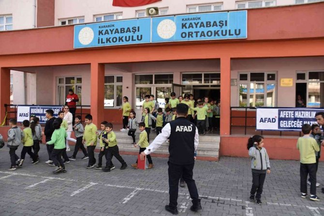 Karabük’te Okullarda Deprem Ve Afet Tatbikatı Yapıldı