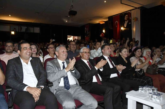 Minik Öğrencilerden Büyük Gösteri