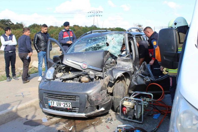 Kırmızı Işıkta Duramayan Araç 3 Araca Çarptı