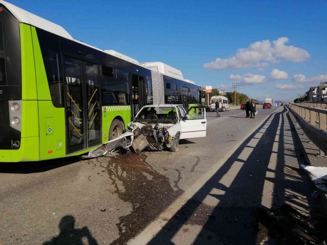Otobüs İle Otomobil Çarpıştı: 1 Kişi Yaraladı