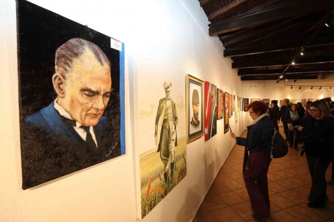 İ̇zmit’te "Cumhuriyet Ve Biz" Sergisi Açıldı