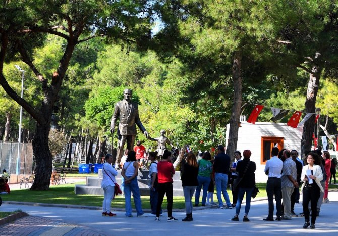 Hayatpark’a Atatürk Anıtı