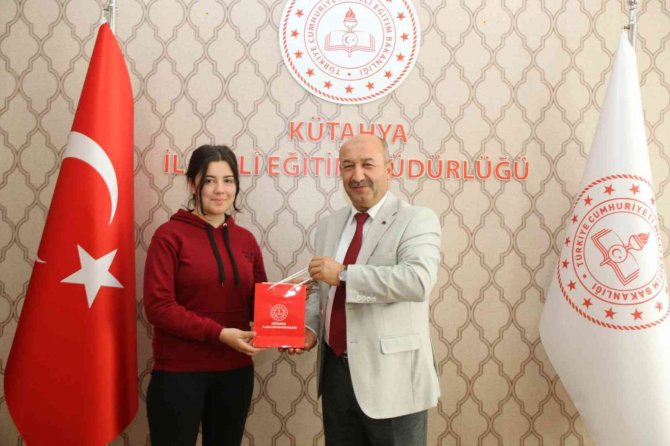 Kütahya’da Ahilik Haftası Afiş Yarışmasında Dereceye Giren Öğrenciler Ödüllendirildi