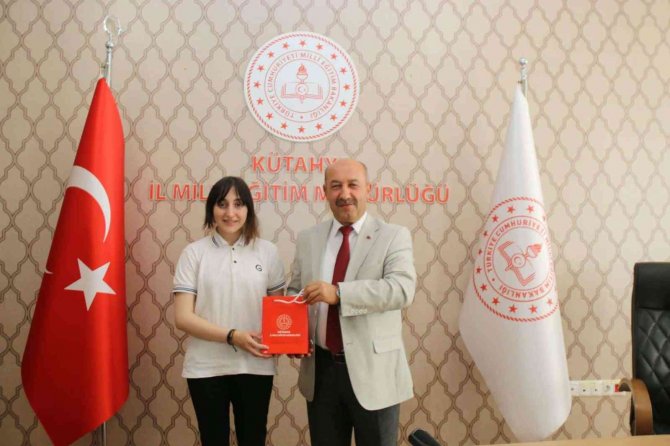Kütahya’da Ahilik Haftası Afiş Yarışmasında Dereceye Giren Öğrenciler Ödüllendirildi