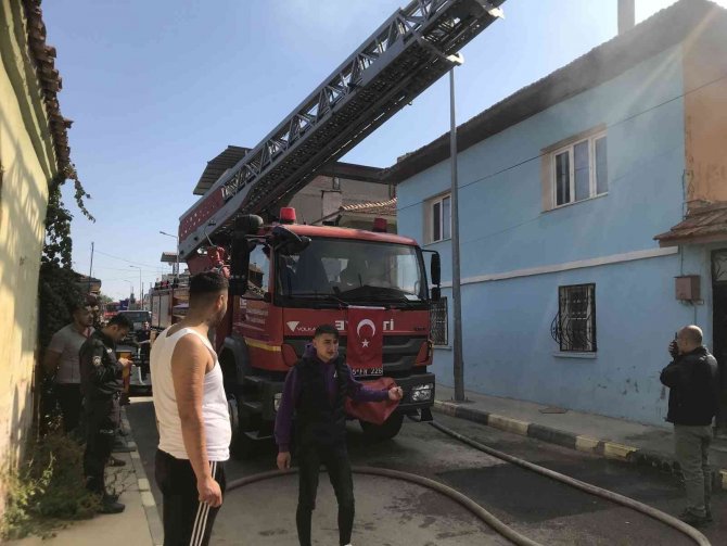 Manisa’da Ev Yangını