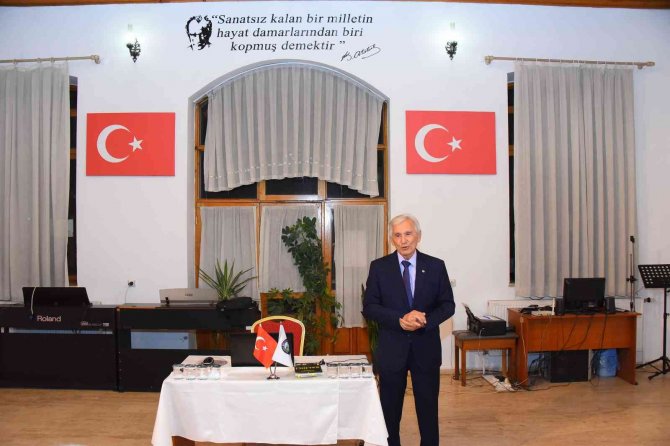 Salihli’de “Atatürk Ve Salihli” Konferansı Düzenledi