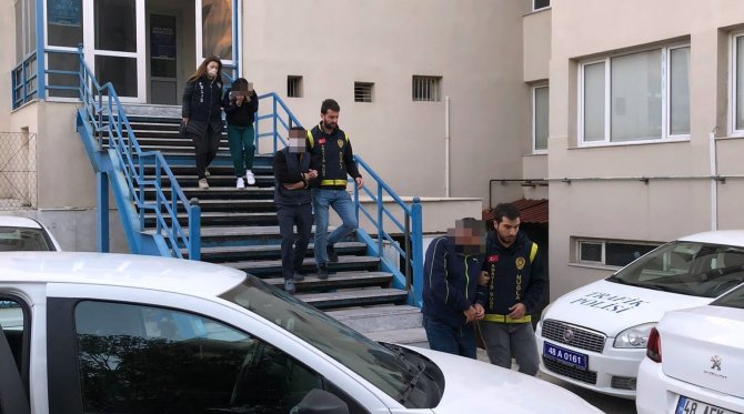 Üniversite Öğrencilerini Fuhşa Sürükleyen 2 Kişi Tutuklandı