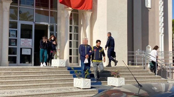 Üniversite Öğrencilerini Fuhşa Sürükleyen 2 Kişi Tutuklandı