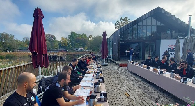 Büyükşehir Hentbol Takımı Zorlu Maç Öncesi Moral Depoladı