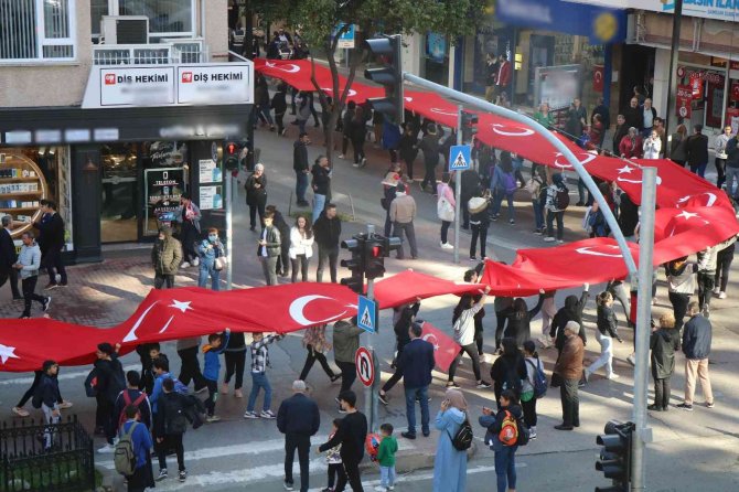 1919 Metre Bayrakla Cumhuriyet Yürüyüşü