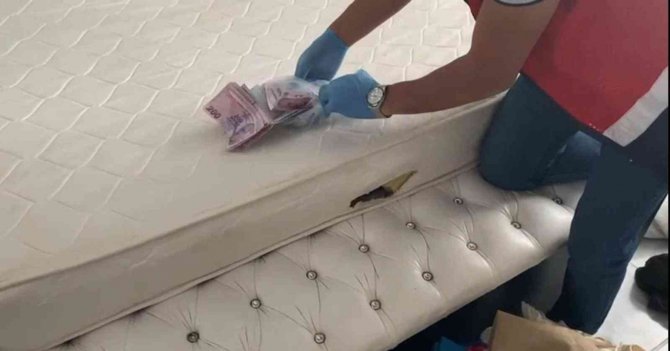 Eve Düzenlenen Operasyonda Sahte Banknotlar Ele Geçirildi