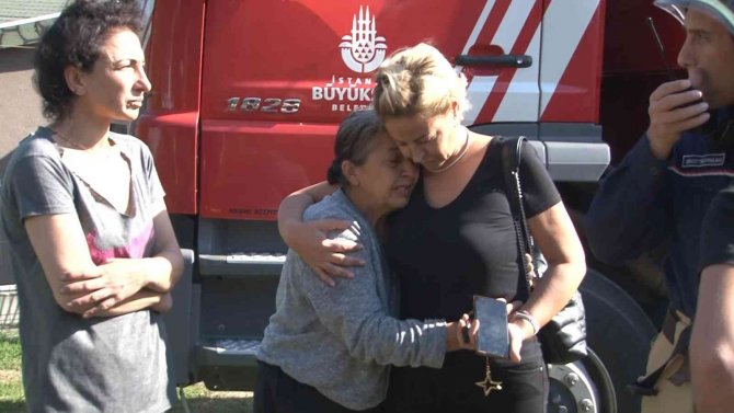 Sarıyer’de Tek Katlı Gecekondunun Çatısı Alev Alev Yandı
