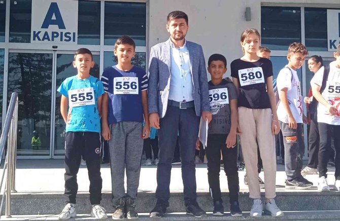 Sevgi Taşdemir Cumhuriyet Koşusunda İl Üçüncüsü Oldu