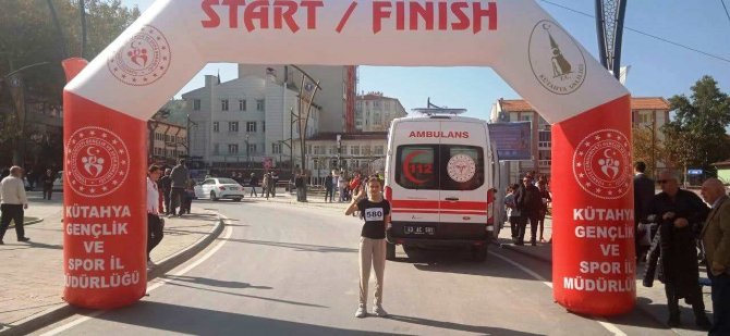 Sevgi Taşdemir Cumhuriyet Koşusunda İl Üçüncüsü Oldu