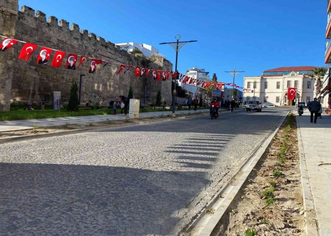 Sinop Meydanında Peyzaj Çalışmaları Sürüyor