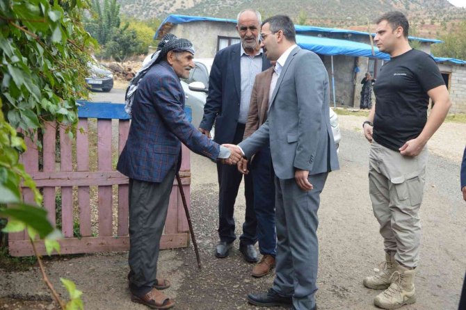 Şırnak Vali Yardımcısı Çelik, Güneyce Köyü Ve Kumçatı Beldesinde Çiftçilerle Görüştü