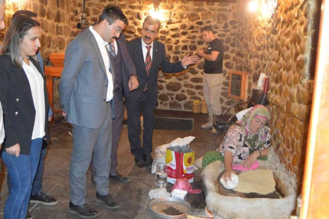 Şırnak Vali Yardımcısı Çelik, Güneyce Köyü Ve Kumçatı Beldesinde Çiftçilerle Görüştü