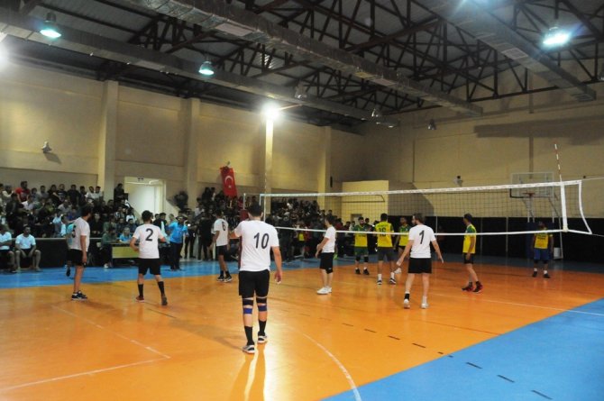 Cizre’de Kurumlar Arası Voleybol Turnuvası Sona Erdi
