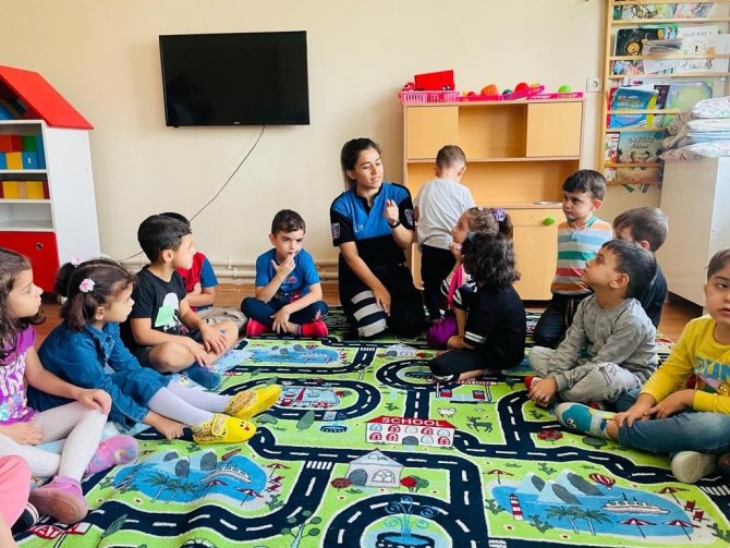 Silopi’de Minik Öğrencilere Polis Mesleği Anlatıldı